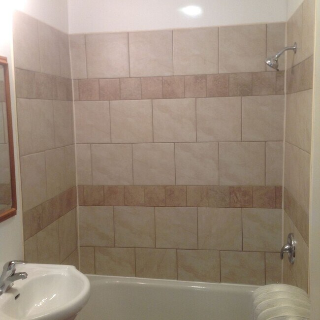 Building Photo - Cute single family house for rent in Willmar, MN