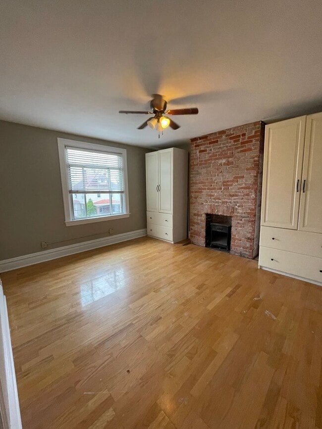 Building Photo - Updated 3 Bedroom home with modern amenities!