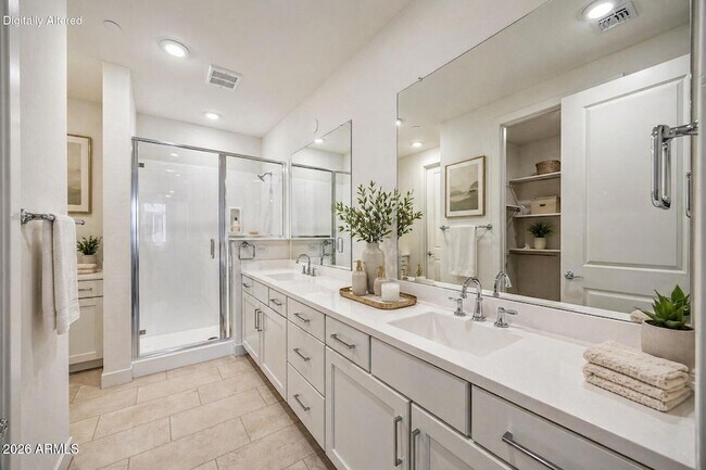 Building Photo - 2121 W Sonoran Desert Dr