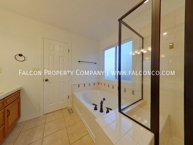 Building Photo - 302 All Sky Dr