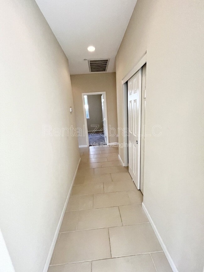Building Photo - 482 Glendon Pl