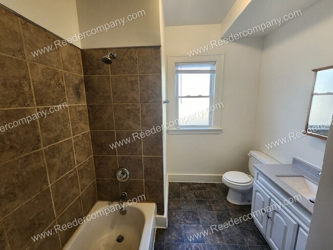 Building Photo - 4 Waltham St