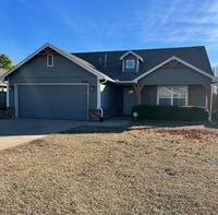 Building Photo - 3 Bed | 2 Bath in Broken Arrow!