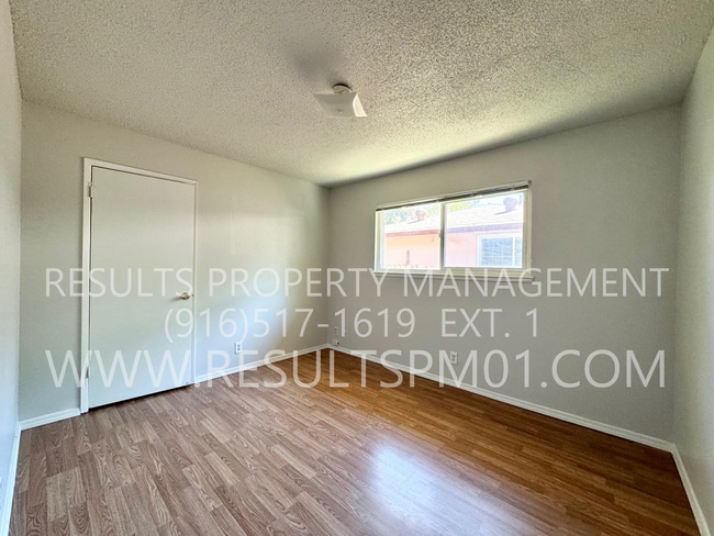 Building Photo - Spacious and Updated 3-Bedroom Duplex in Fair Oaks – Available Now!