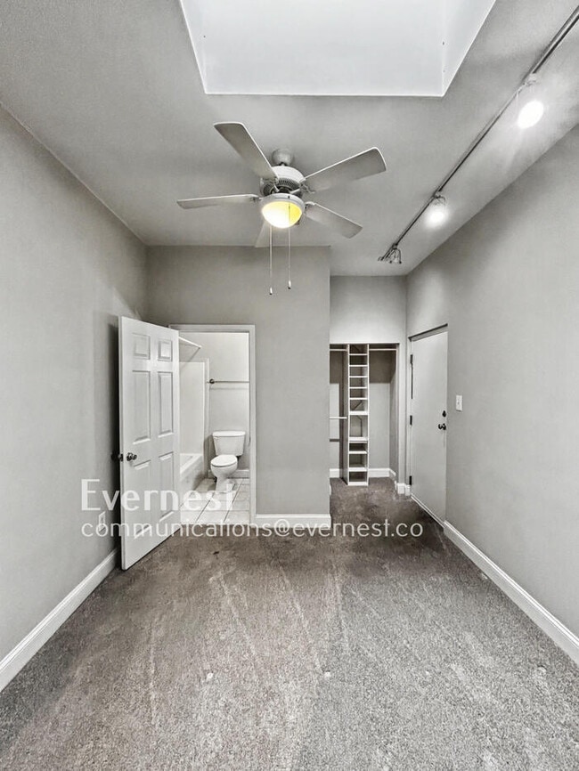 Building Photo - 2418 E Franklin St