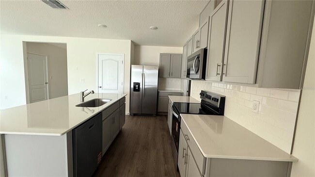 Building Photo - 2066 Walnut Crk Dr
