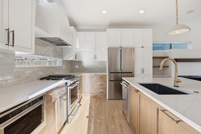 Building Photo - 4 blocks to Sloans Lake! immaculate home with large yard and garage