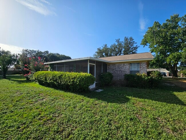 Building Photo - 7854 Pleasant Oaks Ave