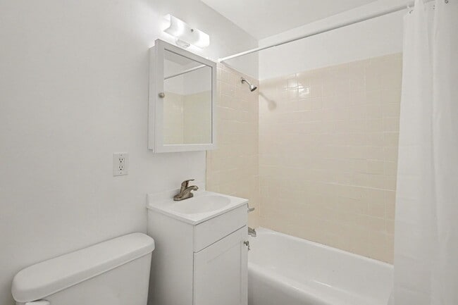 Building Photo - 535 S Quitman St