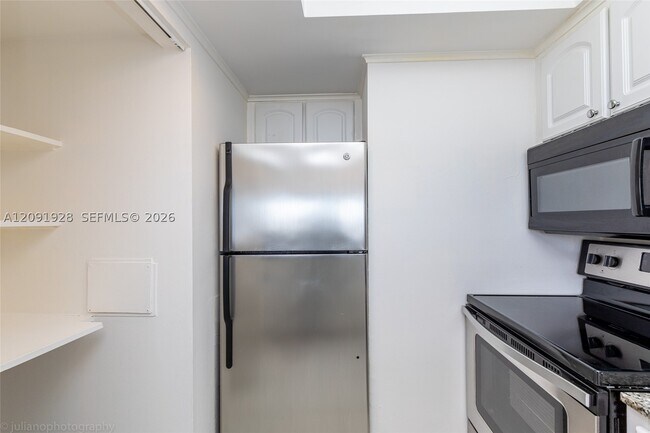 Building Photo - 7601 E Treasure Dr