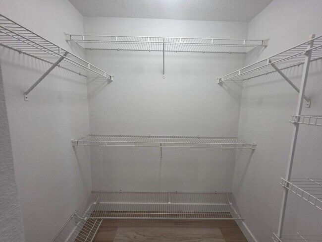 Building Photo - Beautiful 4 Bedroom in Gated Compass Pointe