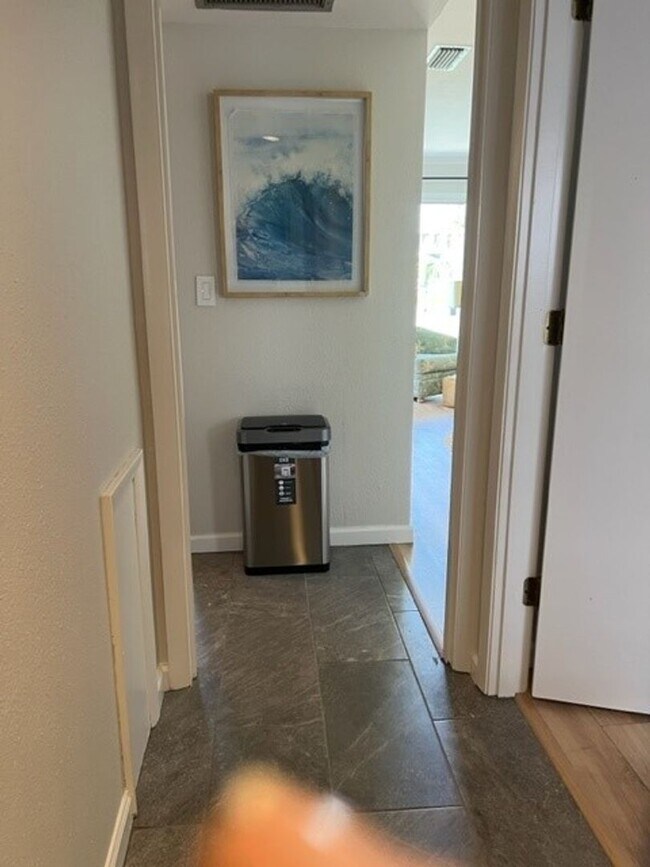 Building Photo - 1BR/1BA Newly Renovated Canal front Condo on Venice Island