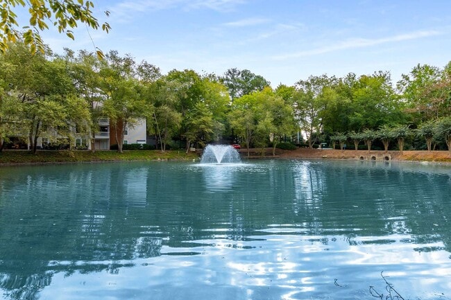 Building Photo - Great Location 2nd Floor Condo