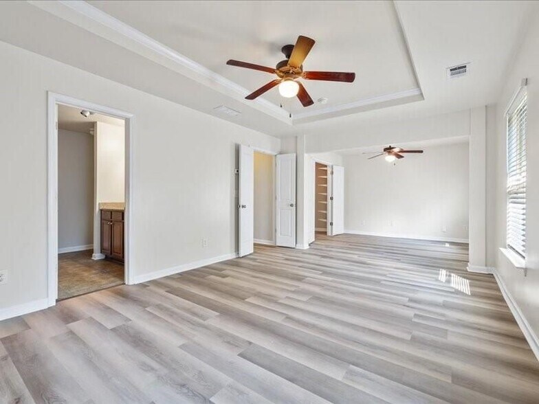 Building Photo - 472 Tufton Tr
