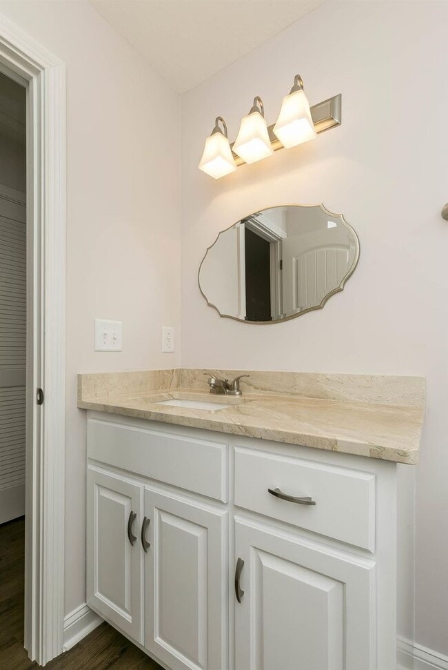 Building Photo - What a kitchen.