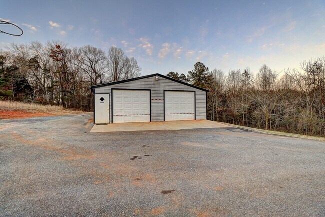 Building Photo - 1423 A A Barrett Rd