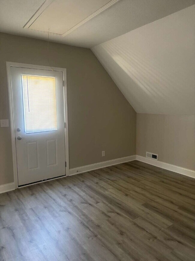 Building Photo - UNIQUE !  3-Bed Home with Scenic Views in ...