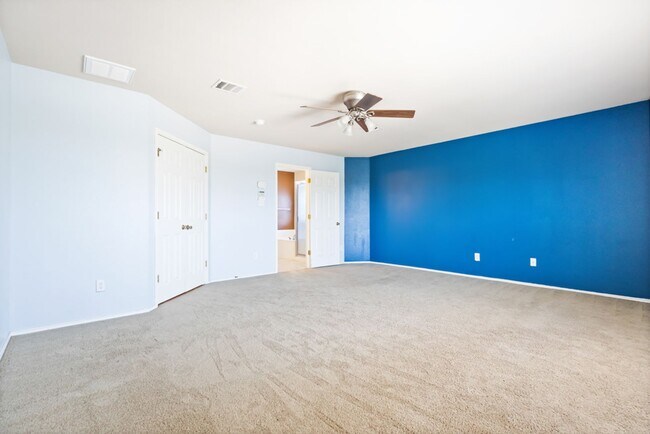 Building Photo - 4 Bedroom/2.5 Bath Wildhorse Subdivision