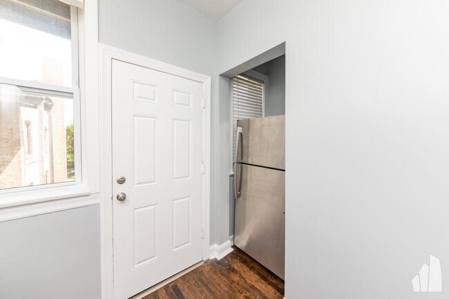 Building Photo - 3 bedroom in Evanston IL 60202