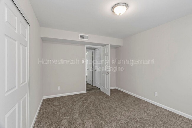 Building Photo - 16 Bruce Dr