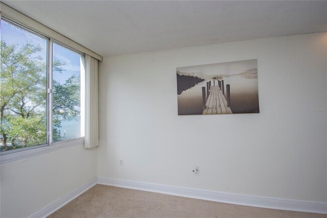 Building Photo - 660 Island Way