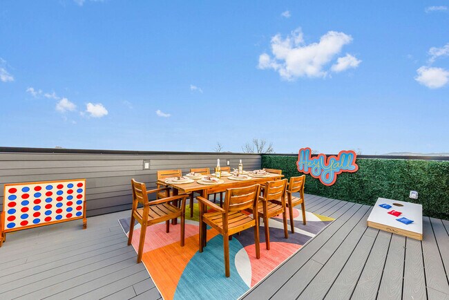 Building Photo - 761 Lynwood Ave