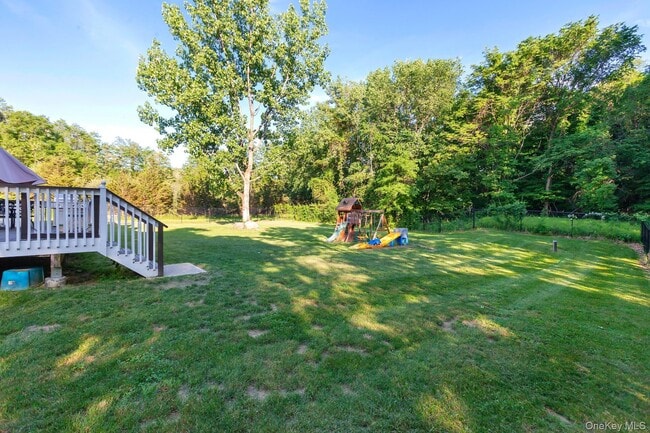 Building Photo - 16 Primrose Ln