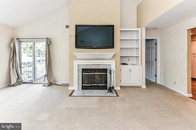 Building Photo - Expansive Loft-Style Living in a Resort-Like Community