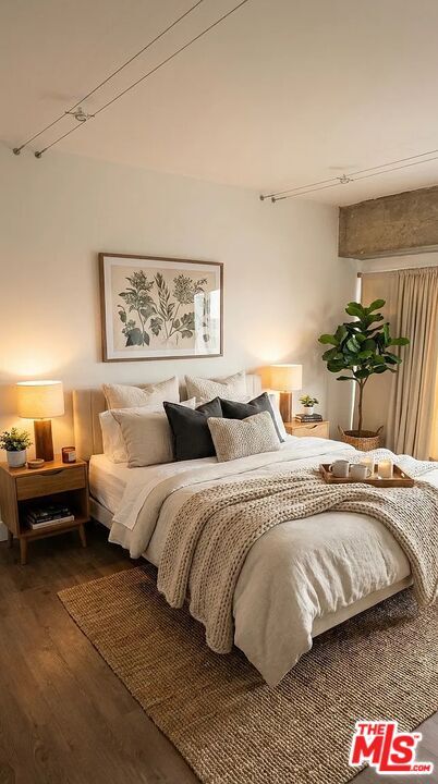 Building Photo - 838 N Doheny Dr