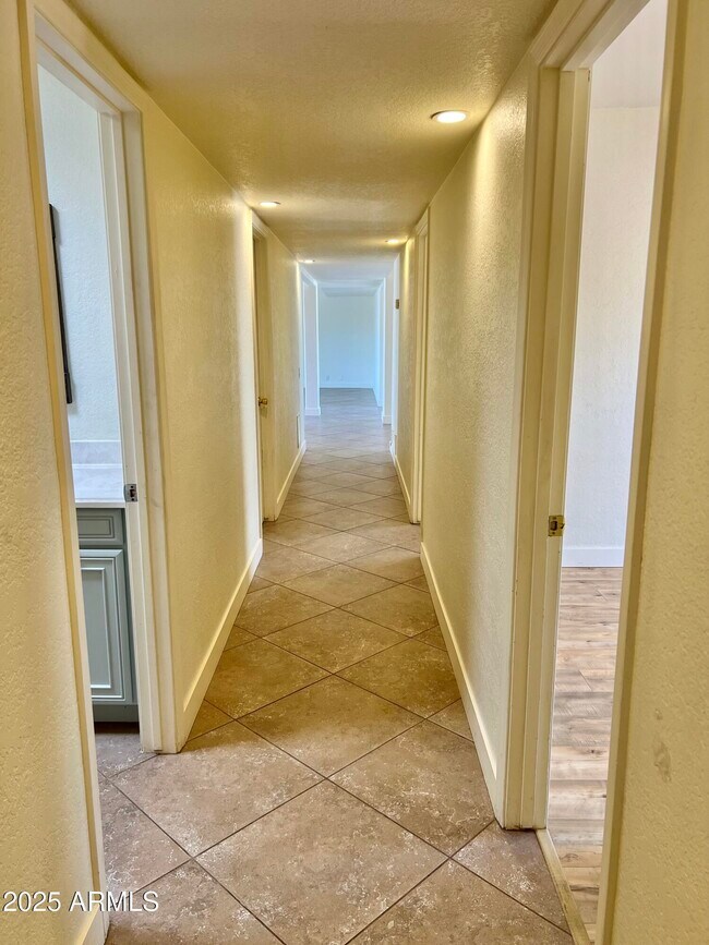 Building Photo - 4847 E Calle de Las Estrellas Rd