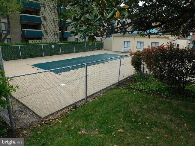 Building Photo - 6147 Leesburg Pike