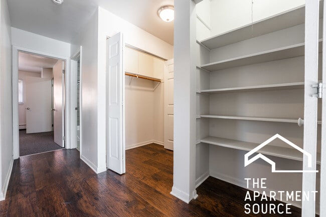 Building Photo - 7319 N Rogers Ave