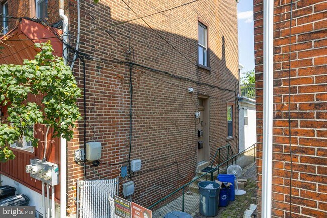 Building Photo - 206 Ripka St