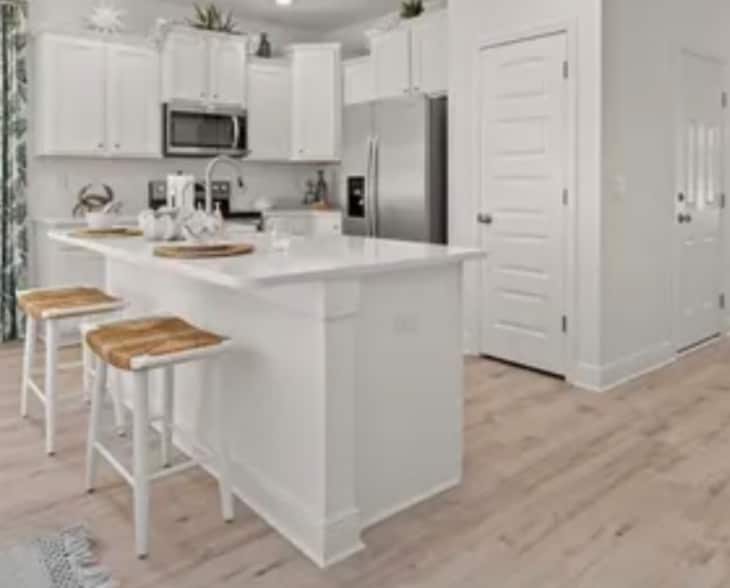 Building Photo - 2 Redbird Lp