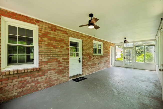 Building Photo - 1155 Ridge Hill Rd