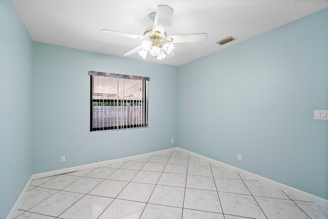 Building Photo - 61 W Rubber Tree Dr