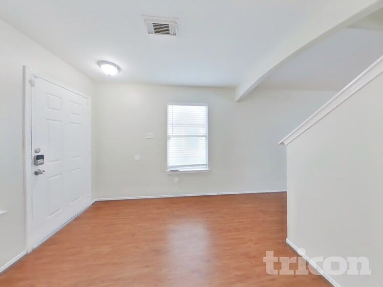 Building Photo - 8227 Radial Ct