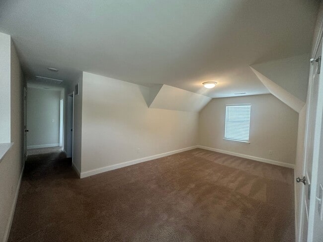 Building Photo - Spacious 4BR 3BA home in Northern Greensboro