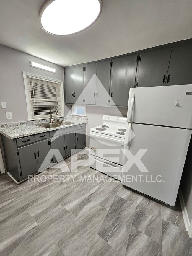 Building Photo - Craftsman Style 2 Bd 1 Ba Single Family Home w/Bonus rm & Garage in North Knox!