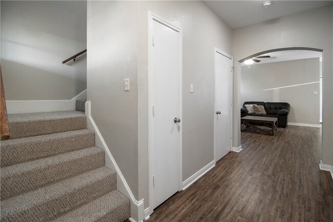 Building Photo - 2903 McLaren Dr