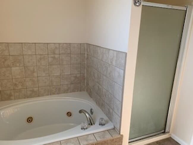 Building Photo - Fabulous 4 bedroom, 3 bath Rural Property ...
