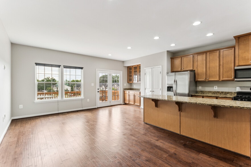 Kitchen & Dining - 3107 Alliance Ct