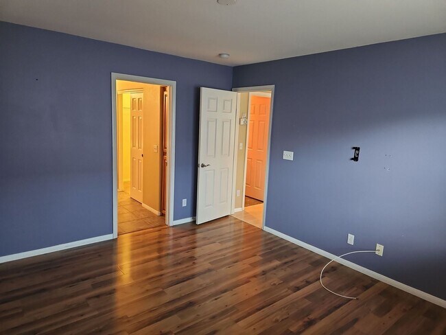 Building Photo - Beautiful 2 bedroom 2.5 bath !