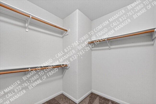 Building Photo - 2126 Redbud Dr