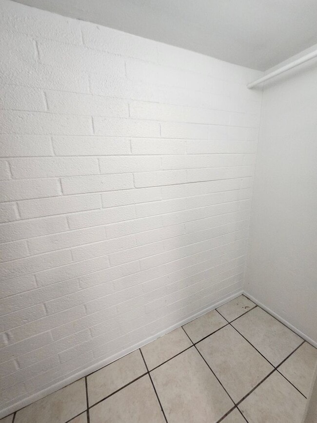 Building Photo - Charming 2-Bedroom Townhome