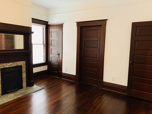 Building Photo - 19 E 40th St