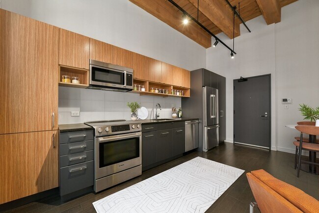 Building Photo - 319 A St