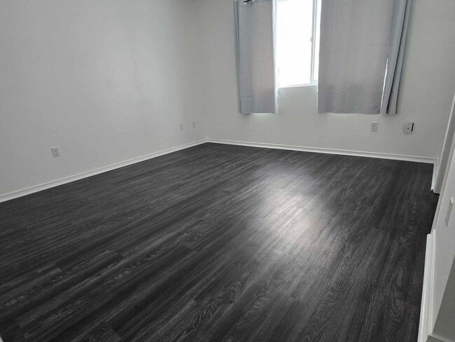 Building Photo - 3807 Easthaven Ave