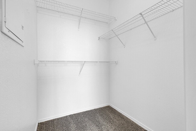 Building Photo - $1,695, 2-bed, 1.5 bath located in Aurora with a 1 car detached garage