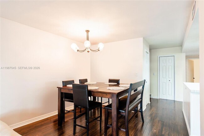 Building Photo - 8980 Palm Tree Ln